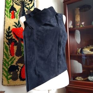 BCBCMaxAzria black faux suede Fabian off center zippered vest size medium
